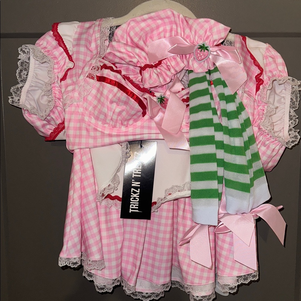 Trickz n Treatz strawberry shortcake STRAWBERRY CONFECTION GIRL COSTUME
